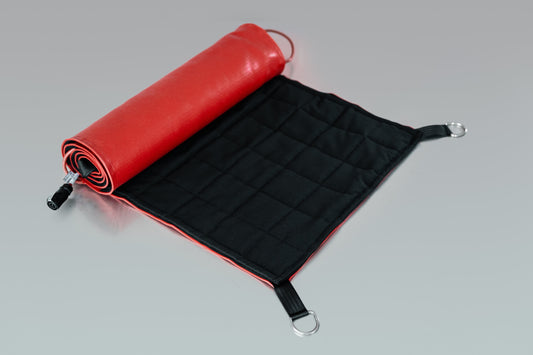 Silicone heating blanket with insulation cushion and eyelets